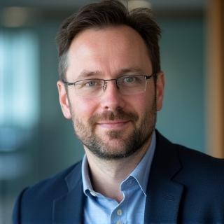 Professionelles Porträt von Markus Schmidt, CTO der MobilNetz Deutschland AG
